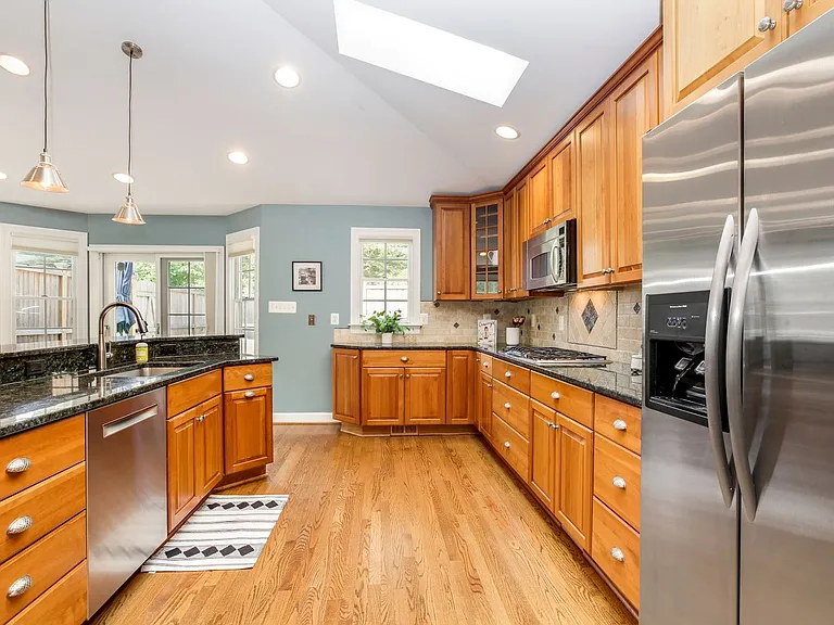 3233 Stephenson Pl NW — Photo 15