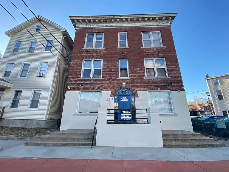 588 East St — Photo 11