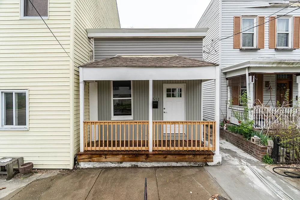 1511 Morton Ave photo 1