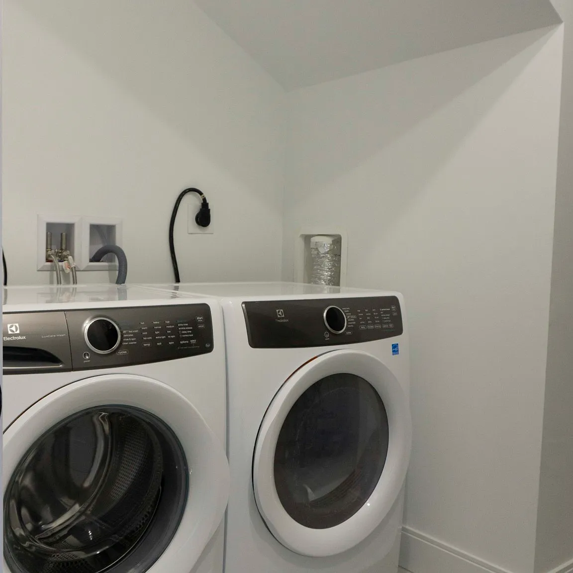 3 bed, 1350 sqft, $5,395 — Photo 3