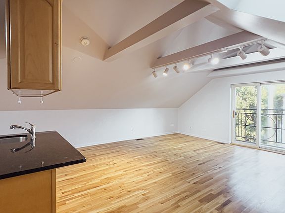 3rd image of 1800 W Belmont Ave #2NA