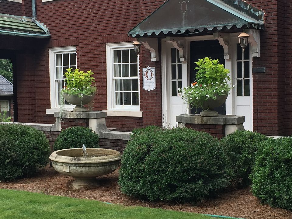 2nd image of 4400 Overlook Rd
