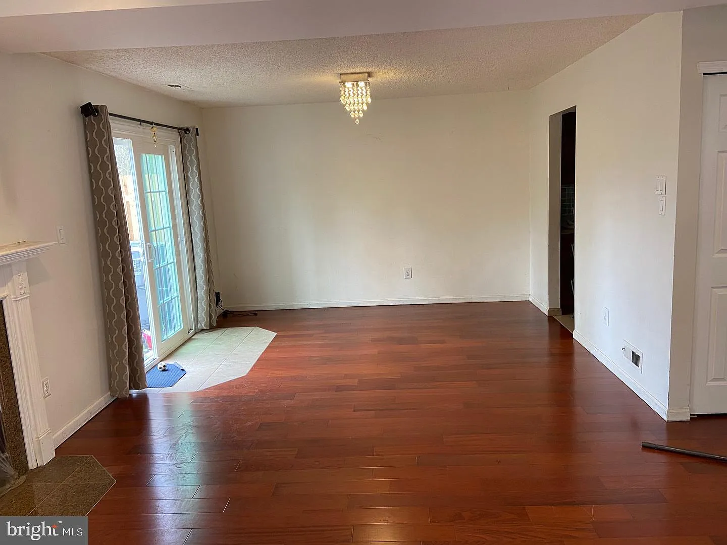 4 bed, 2.5 bath, 1422 sqft, $3,500 — Photo 2