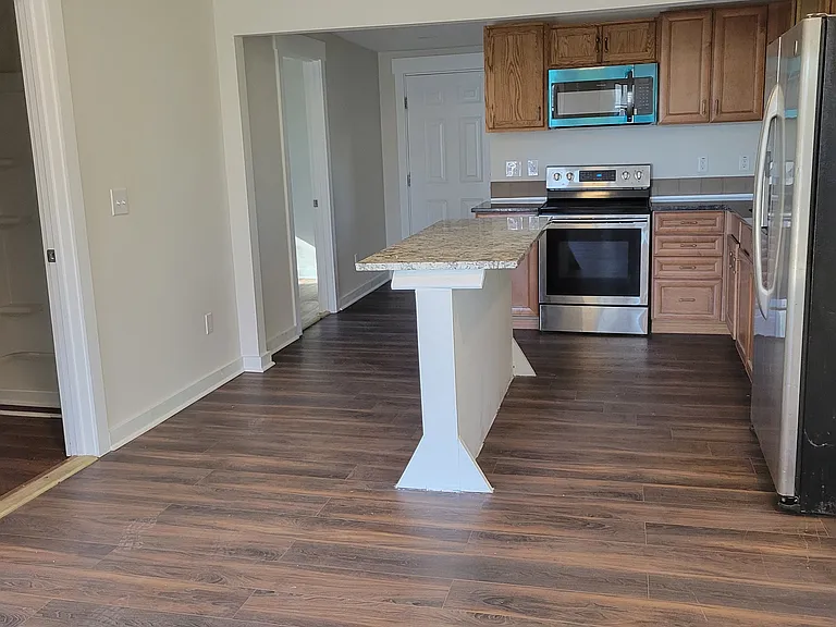 15 Montgomery Ave — Photo 4