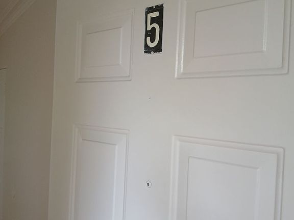 3rd image of 5920 Melrose Ave Unit 5932-5