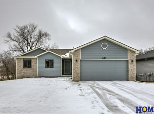 855 Barker Ln, Lincoln, NE 68521