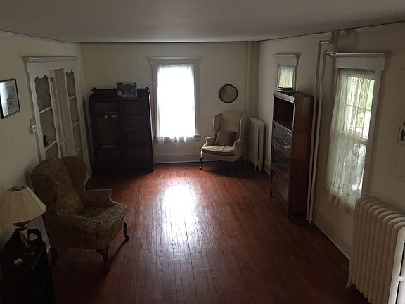 2nd image of 104 Onderdonk Ave
