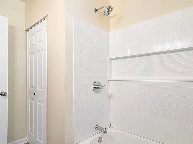992 Goss Ave — Photo 12