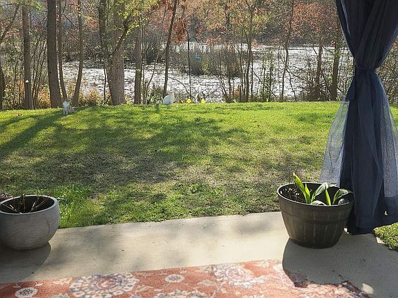 5th image of 18 Buck Ridge Dr