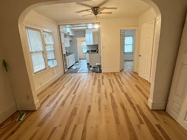2315 N Ellis St — Photo 3
