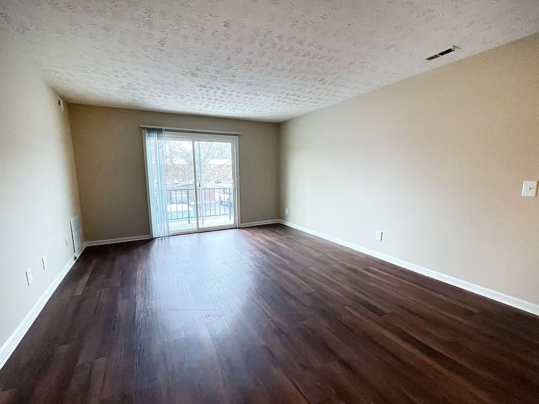 Crown Crossing Apartments — Photo 75