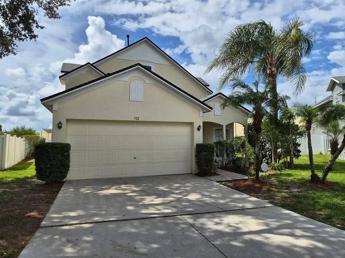 4 bed, 2.5 bath, 1635 sqft, $2,400 — Photo 1