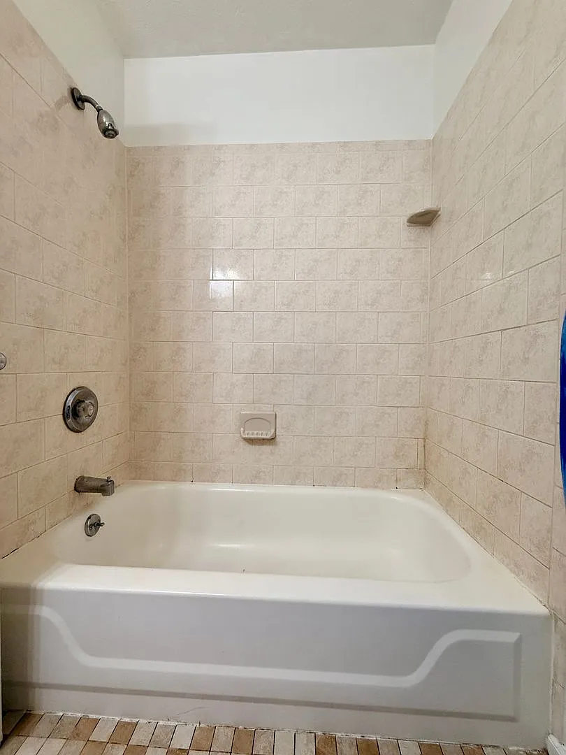 215 S Eaton Street — Photo 4