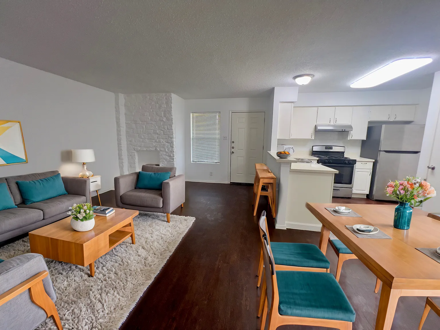 2 bed, 780 sqft, $1,375 — Photo 2