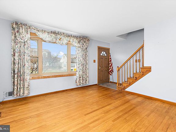 3rd image of 133 Cedar Hill Rd