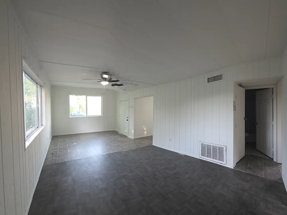 2637 W Morten Ave #C