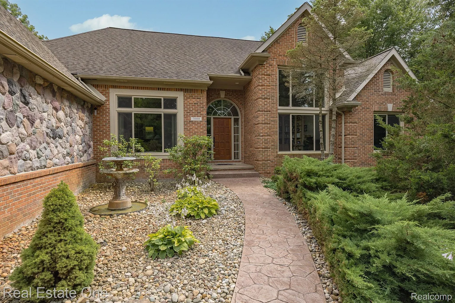 7000 Willowing Oaks Dr photo 1