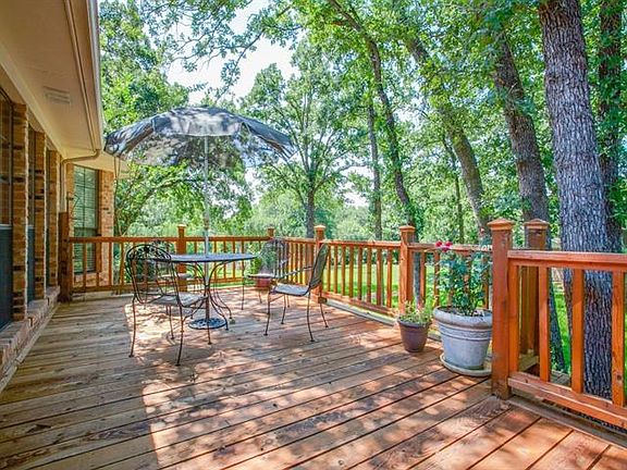 3rd image of 155 Knob Hill Ln