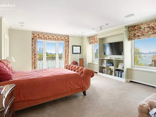 435 East 52nd Street image 7 of 17