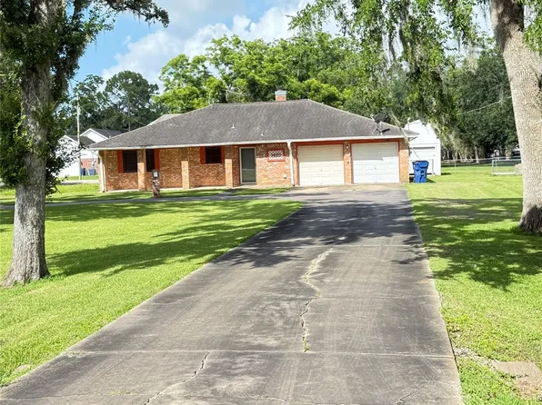 1410 S Dance Dr, West Columbia, TX 77486