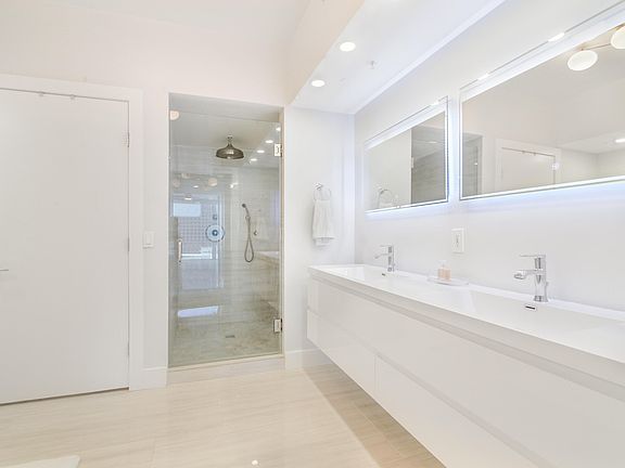 5th image of 333 Las Olas Way #1804