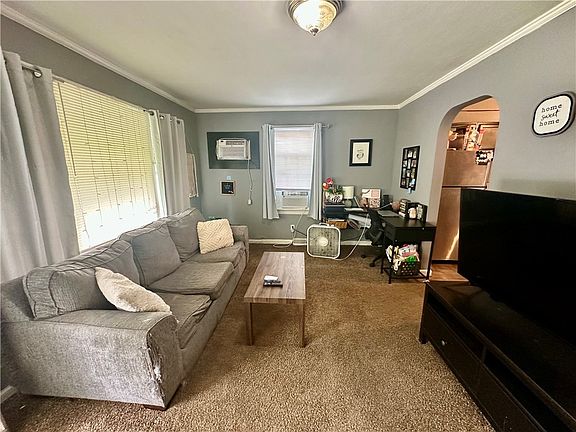 3rd image of 648 Woodlawn Ave