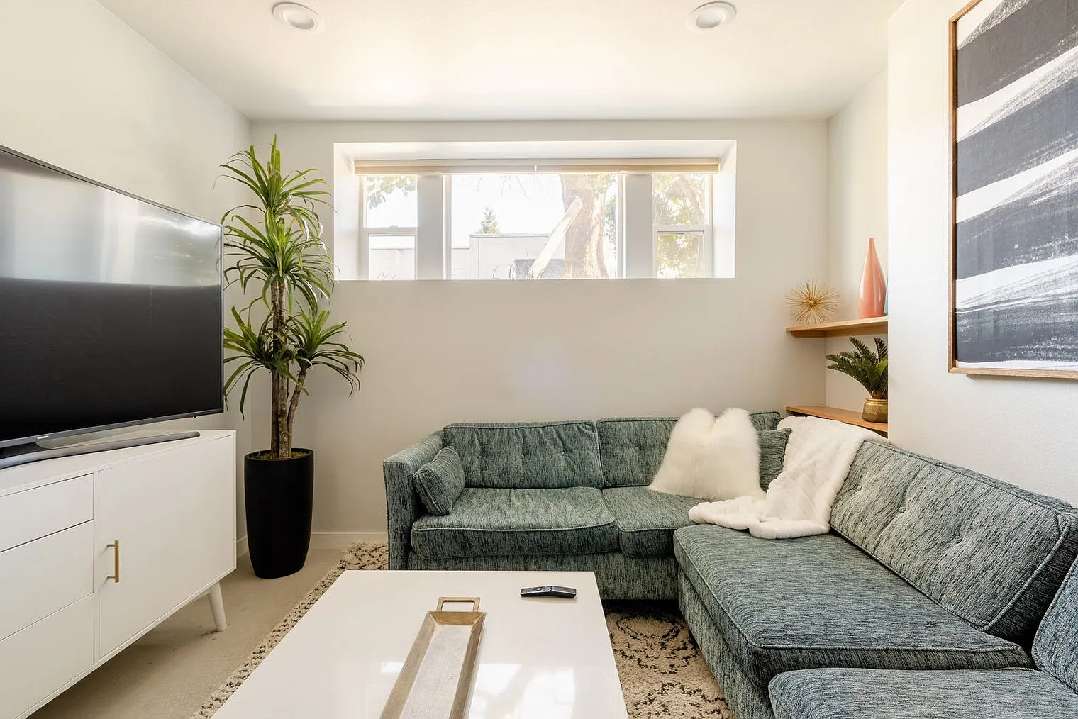 2 bed, 2.0 bath, 990 sqft, $3,595 — Photo 3