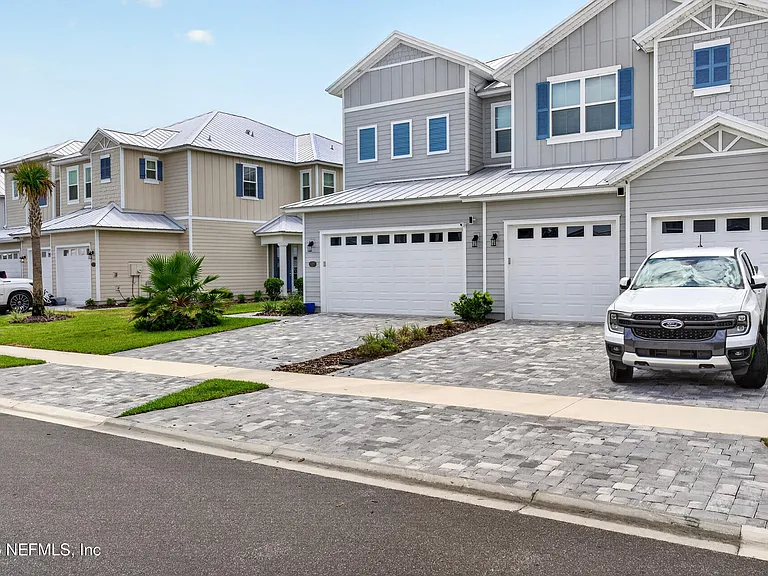 527 Marquesa Cir — Photo 3