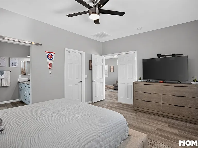524 W Harwell Rd — Photo 20
