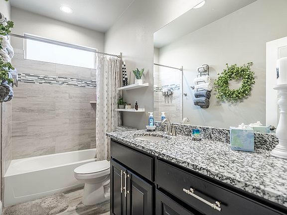 5th image of 11 Los Campos Dr