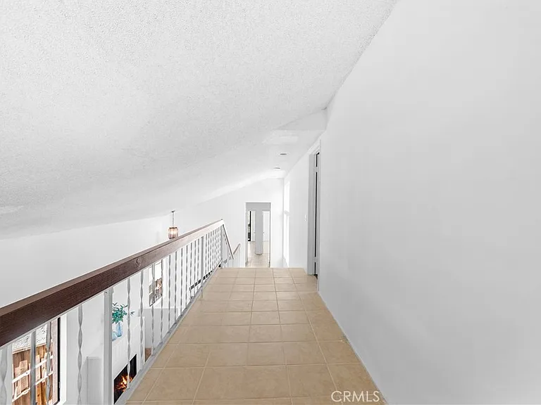 1407 Lakeside Ln — Photo 47