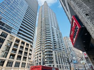 21 Carlton St #1802, Toronto, ON M5B 1L3