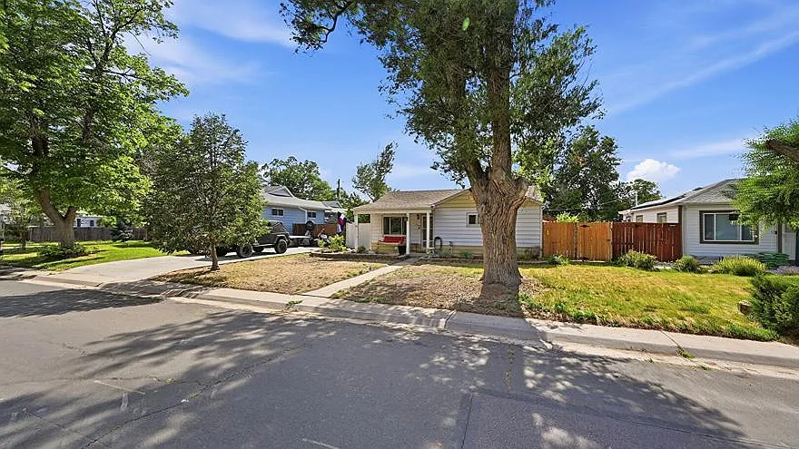 2309 Newark St — Photo 2