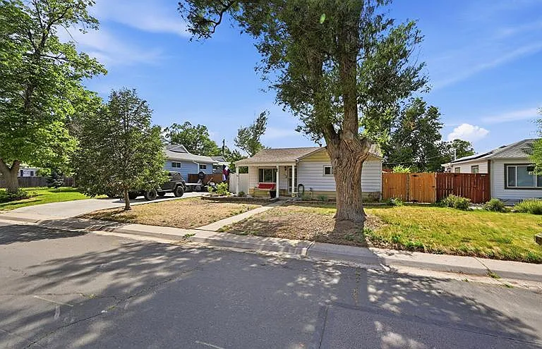 2309 Newark St — Photo 2