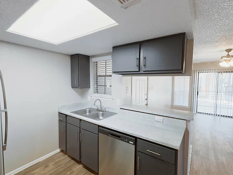 Hidden Oaks Apartments — Photo 18
