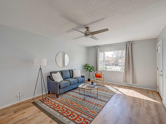 5th image of 1540 Glorieta St NE