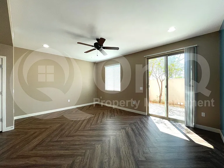 1264 E Curry Rd — Photo 11