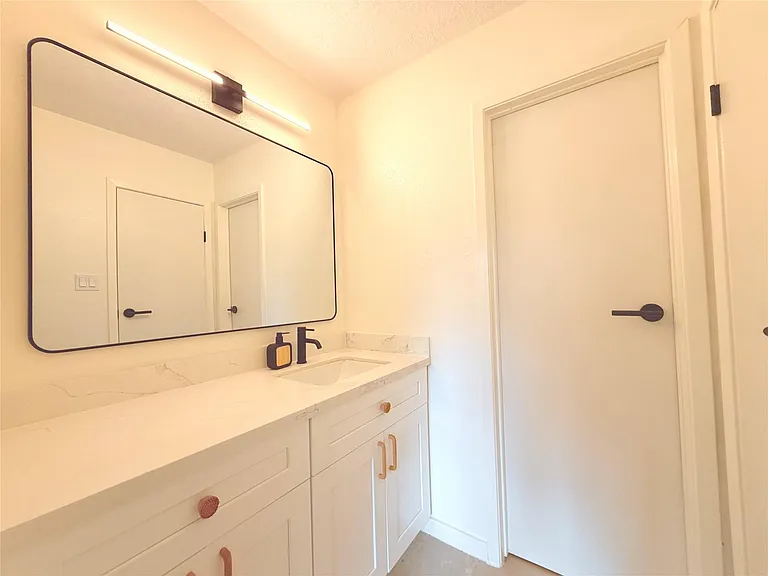 2533 Knoxville Dr — Photo 7