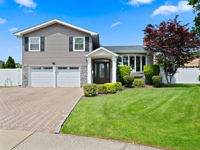 18 Neil Court, Westbury, NY, 11590