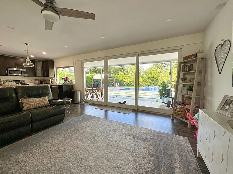 505 NW 21st St — Photo 10