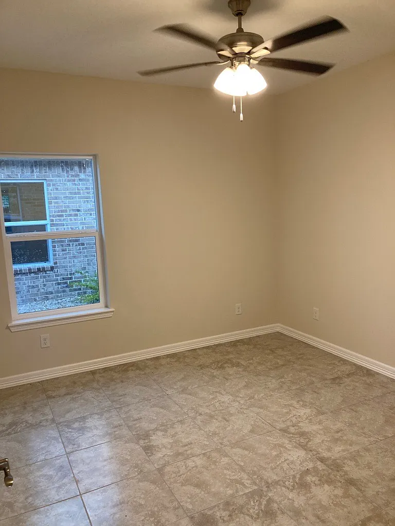 2816 Brown St - C — Photo 3