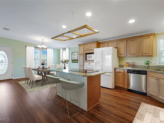5th image of 27288 Bourbonniere Dr