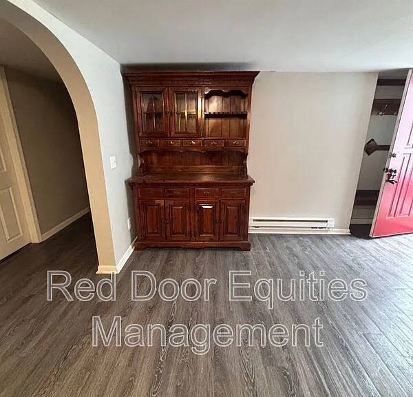 1215 N Columbus St #C — Photo 4