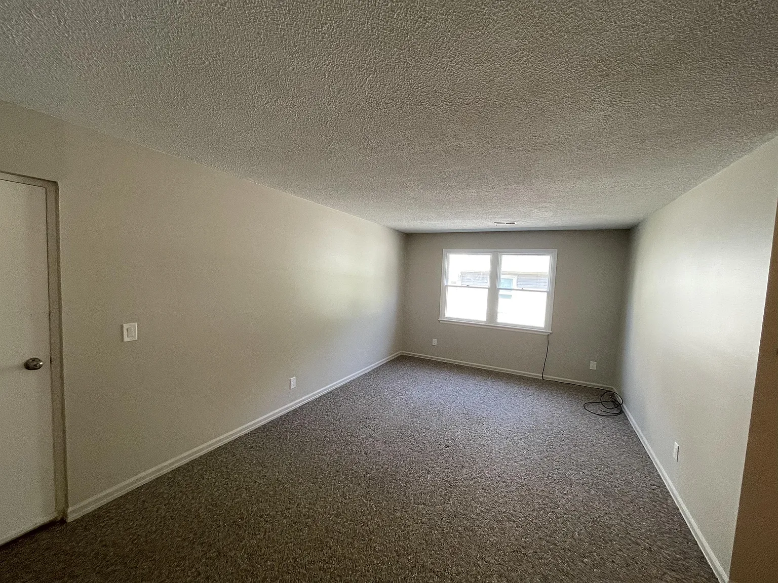 105 E Sands St — Photo 4
