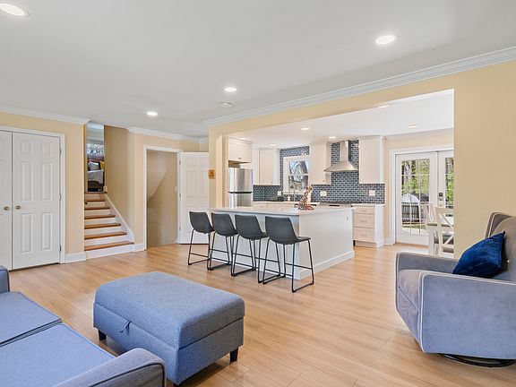 4th image of 6341 Carolyn Dr