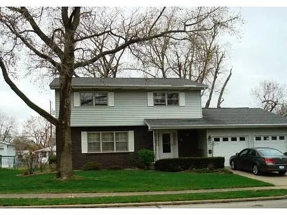 1865 N Oakcrest Ave photo 1