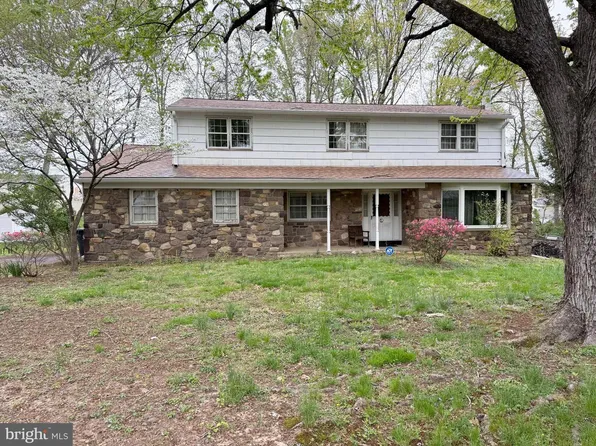 61 Fawn Dr, Holland, PA 18966