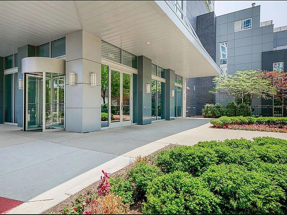 4th image of 1901 S Calumet Ave #805