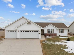 818 Killarny Trl, De Pere, WI 54115