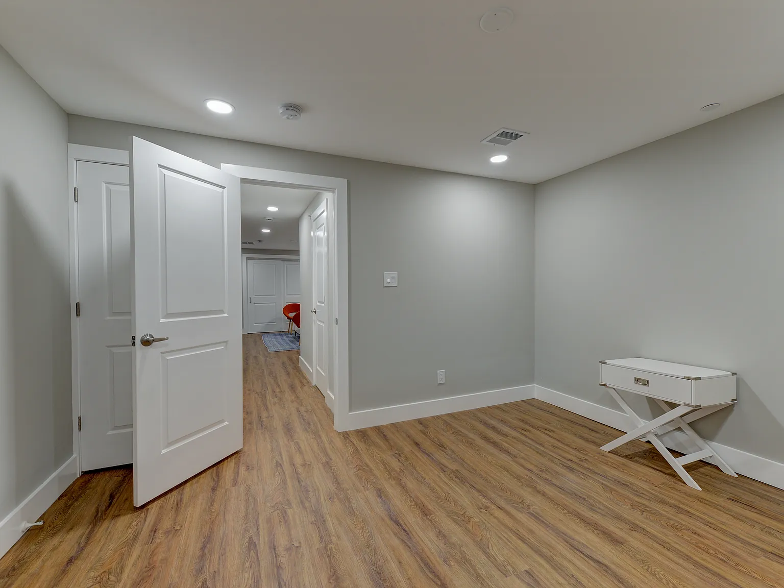 5 bed, 2585 sqft, $3,600 — Photo 2